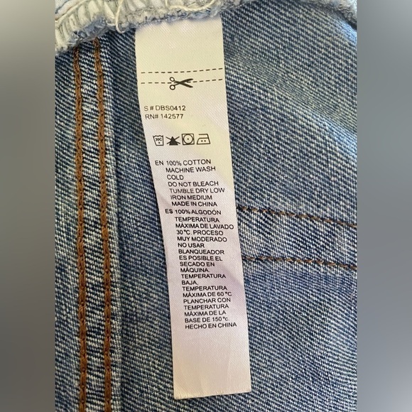 Preloved Denim Blvd Distressed jean shorts Women's Size Large - Picture 6 of 8